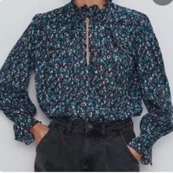ZARA Blue Ditsy Floral Ruffle Blouse Size Extra Small - Picture 1 of 8